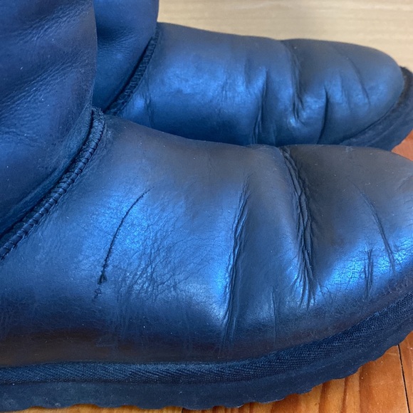 Ugg classic short black leather boot - Picture 5 of 5